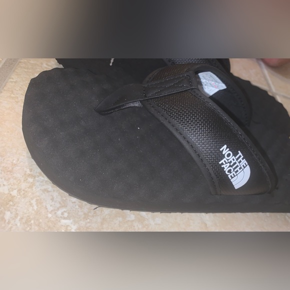 New TAGS THE NORTH FACE black flip flops men’s shoes size 7 women’s 8 - Picture 10 of 11